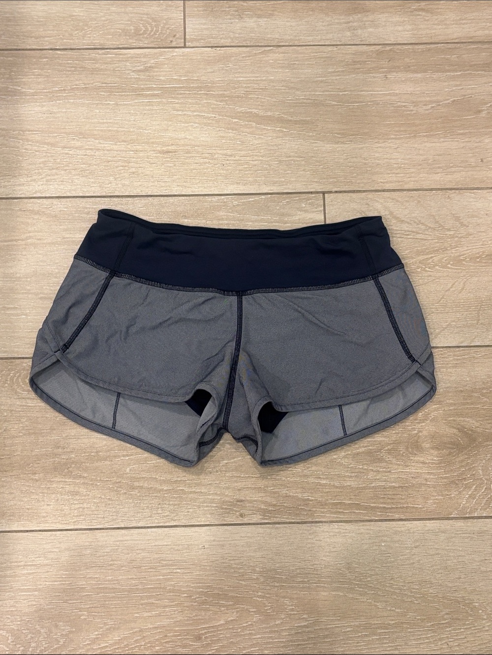 Lululemon Athletica Women's navy size 4 Shorts with 2.5 inches inseam